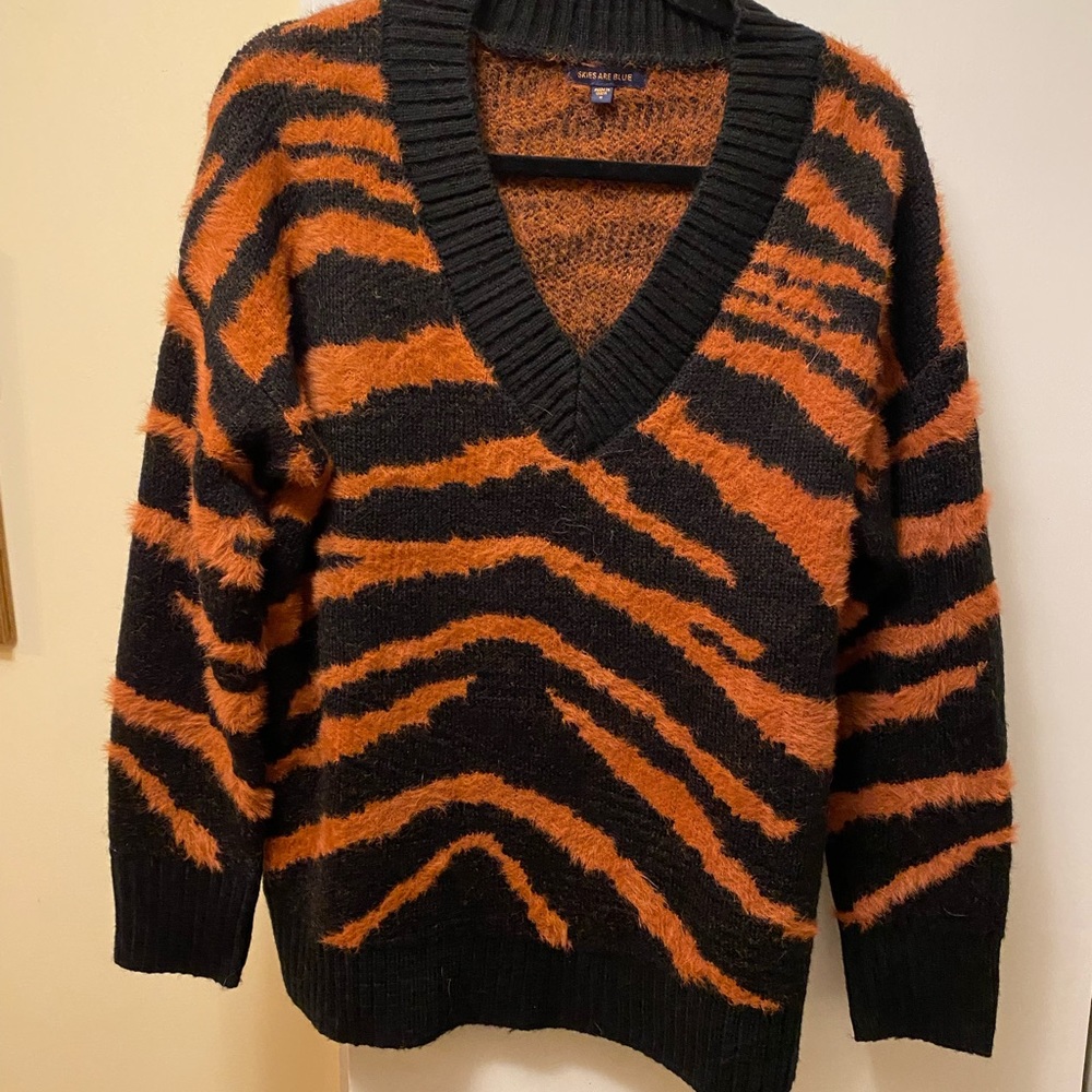 Dillard’s Skies Are Blue Tunic Sweater